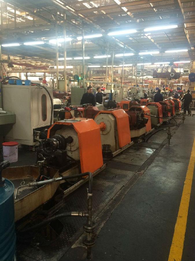 第一拖拉機現(xiàn)場4.jpg 中國第一拖拉機有限公司使用現(xiàn)場片圖片