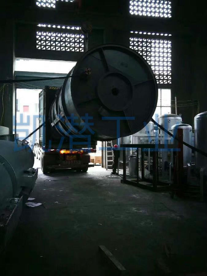 3.jpg 廢油過濾設備裝箱現場