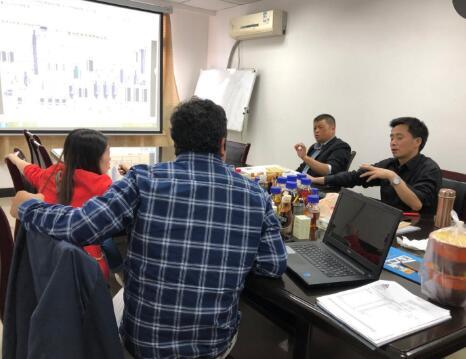 厄瓜多爾客戶(hù)考察1 (2).jpg 厄瓜多爾客戶(hù)來(lái)渝考察凱潛廢機(jī)油過(guò)濾設(shè)備