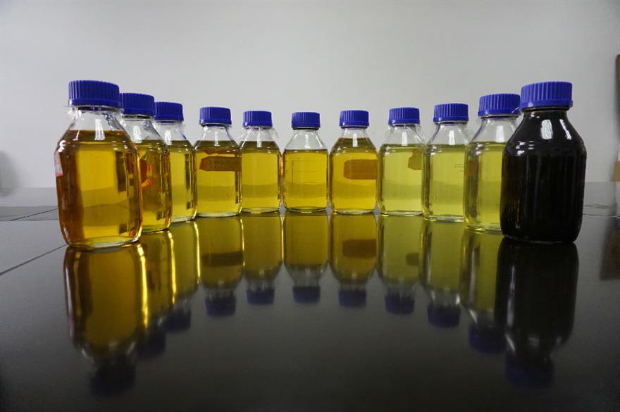 1.jpg 廢油凈化設(shè)備現(xiàn)場(chǎng)圖