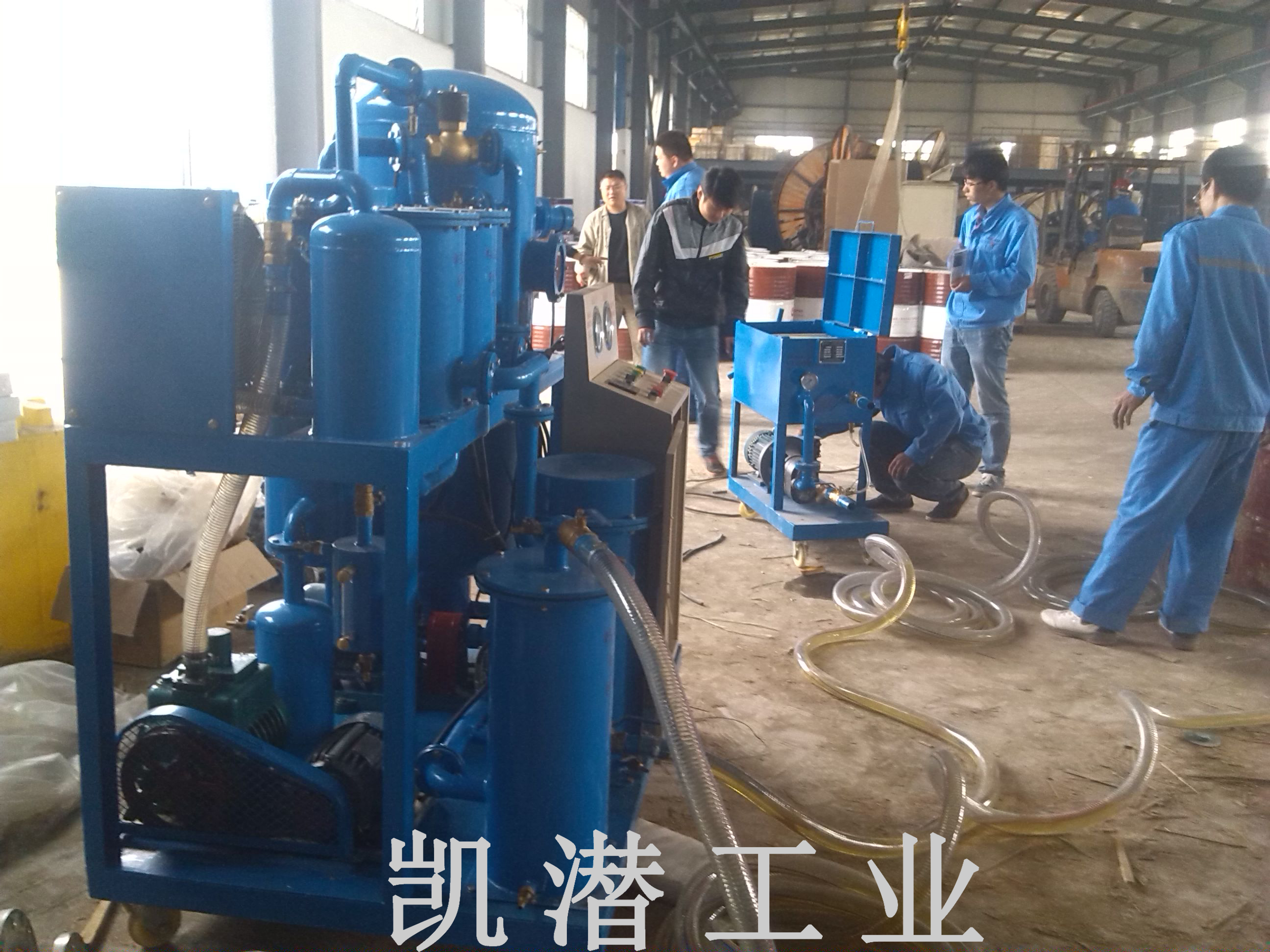 透平油濾油機(jī)和壓力濾油機(jī)現(xiàn)場(chǎng)圖 透平油濾油機(jī)和壓力濾油機(jī)現(xiàn)場(chǎng)圖