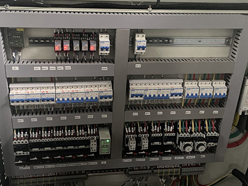 2噸廢機油提煉柴油設備(圖1) 2噸廢機油提煉柴油設備(圖1)