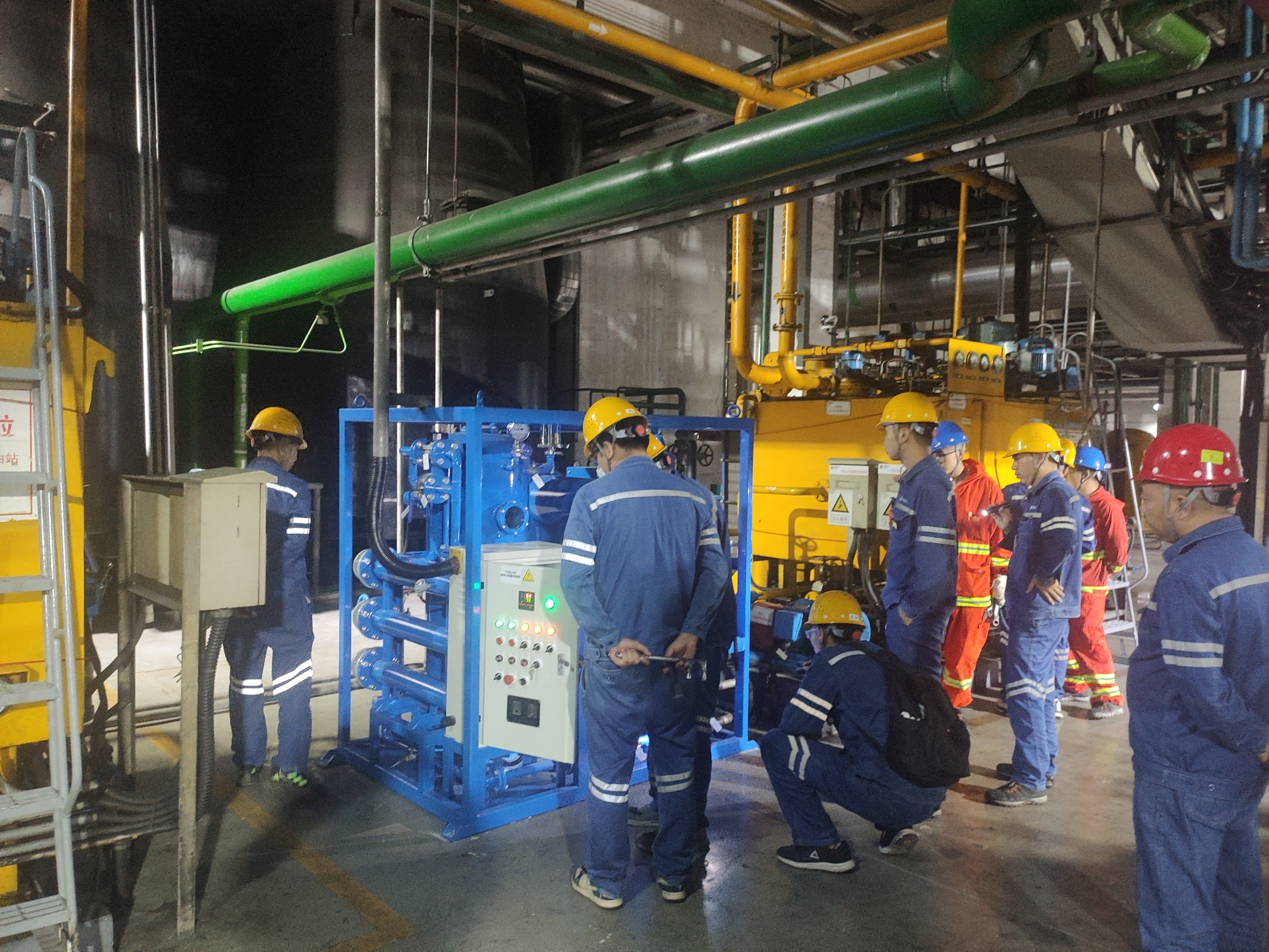 透平油真空聚結濾油機現場